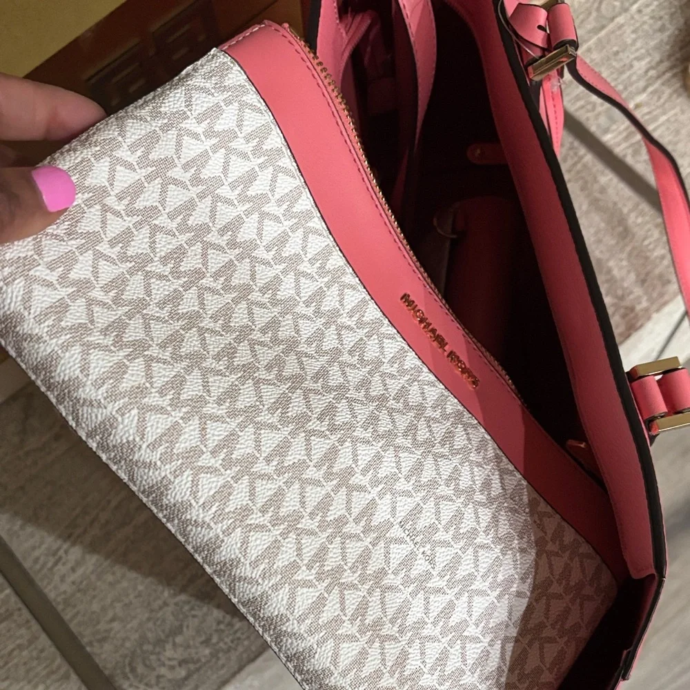 Michael Kors Vibrant Pink Tote with detachable clutch and makeup bag with strap. - Picture 4 of 12